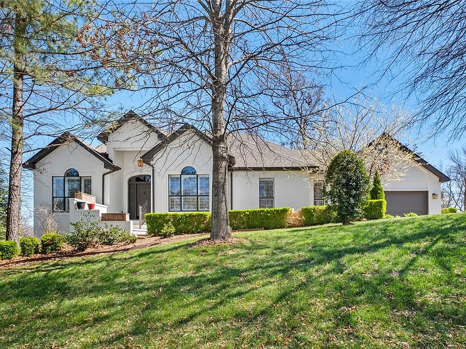 1st image of 2 Willow Bank Cir