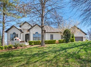 2 Willow Bank Cir, Bentonville, AR 72712