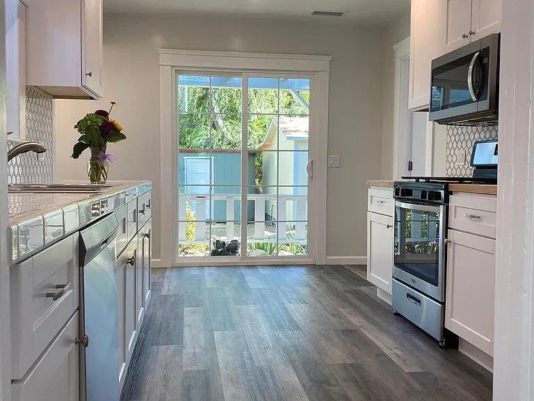 307 W Matilija St — Photo 8