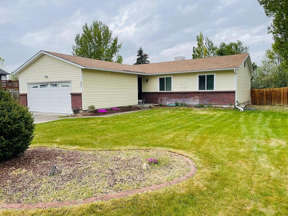 1st image of 823 Coachman Dr