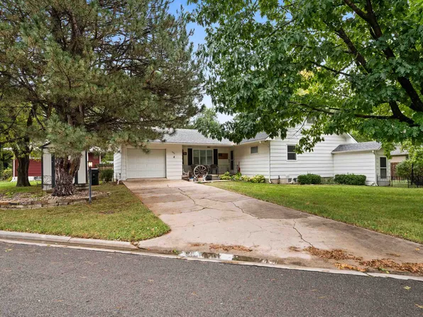 500 S Streeter Ave, Hesston, KS 67062