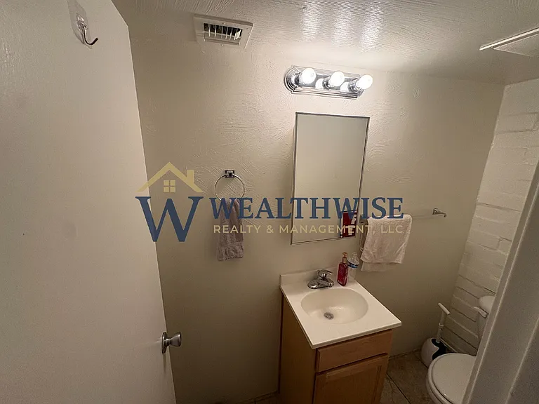 951 N Euclid Ave — Photo 11