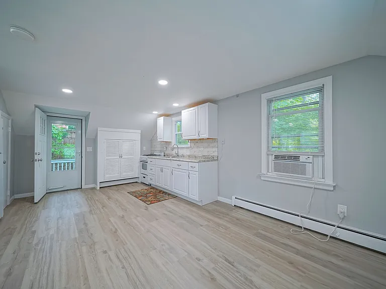 16 Brook St — Photo 43
