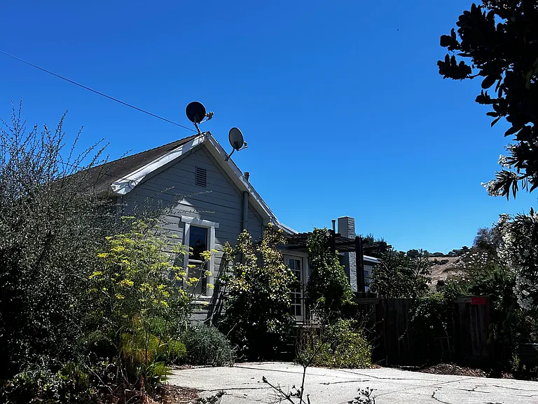 685 Edwards St — Photo 3