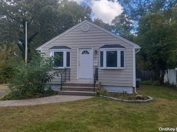61 Cliff Avenue, Sayville, NY 11782