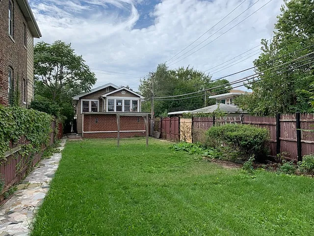7116 S Washtenaw Ave photo 1