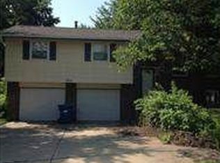 824 Laurel Ln, Saint Charles, MO 63301