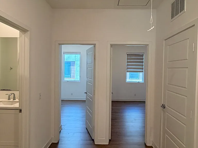281 Lodestar — Photo 11