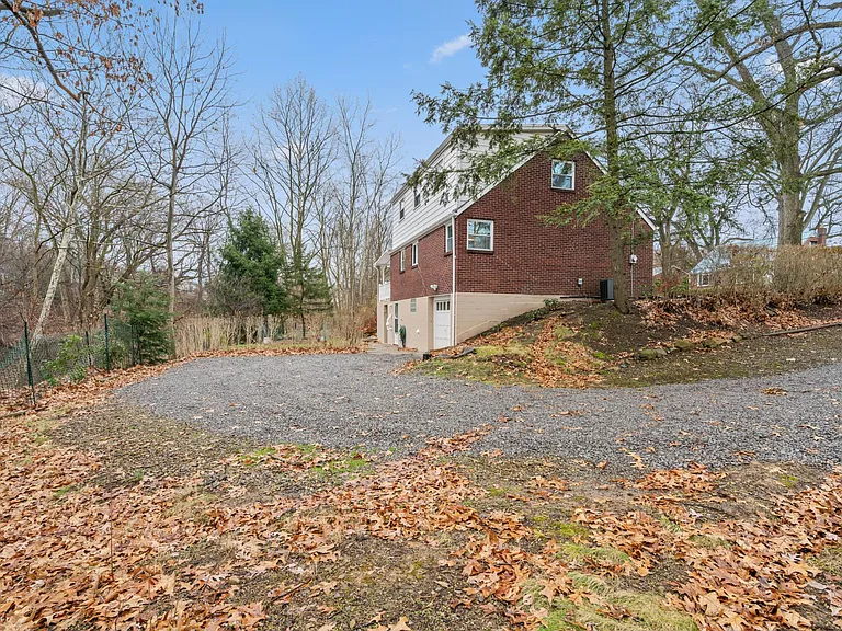 250 Clifford Ave — Photo 15