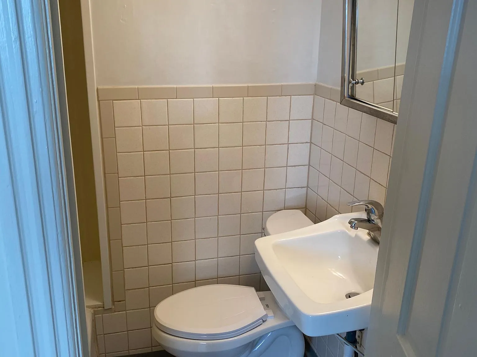 Studio, $950 — Photo 2