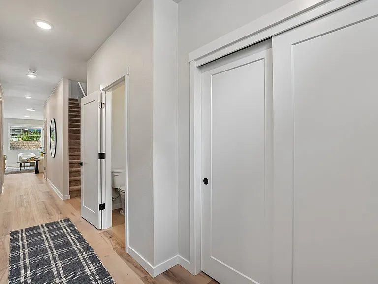 6807 NE 15th Ct — Photo 2