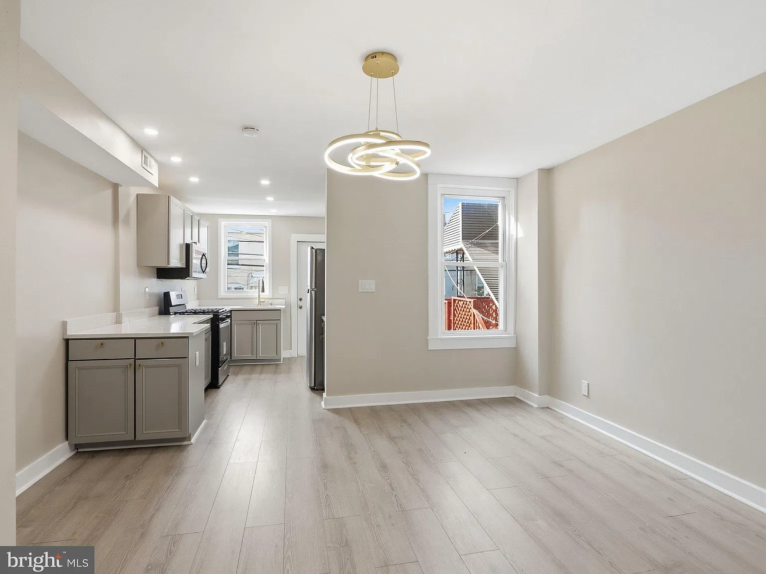 2 bed, 1.5 bath, 972 sqft, $2,000 — Photo 3