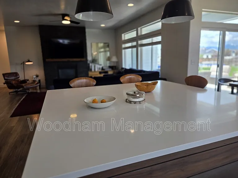 98 Caitlin Rd — Photo 41