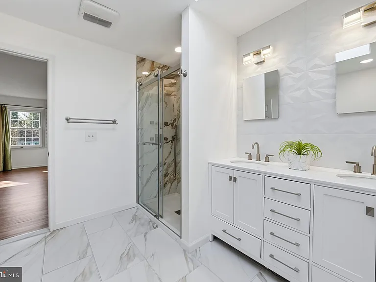 7 Monroe Pl — Photo 46
