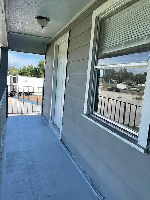 1 bed, 900 sqft, $895 — Photo 1