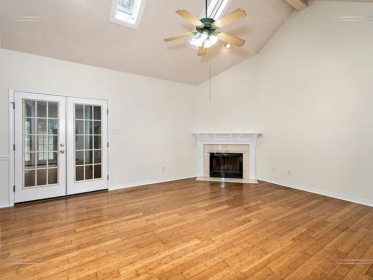 105 Ventura Cir — Photo 16