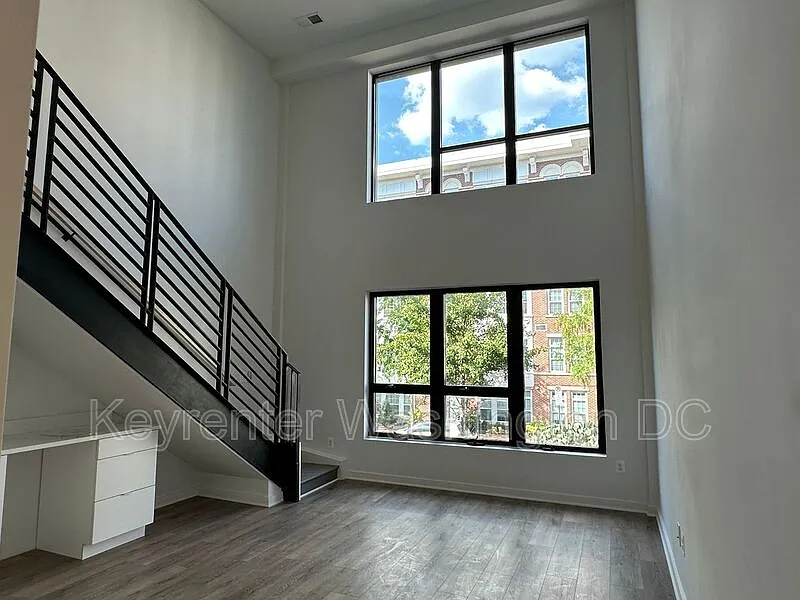 Building Photo - 1460 Belmont St NW #201