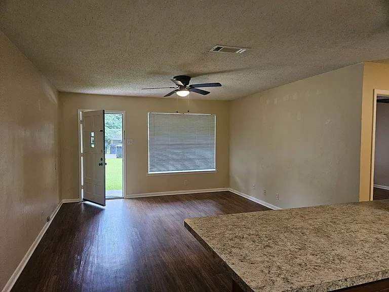 806 Spring St — Photo 5