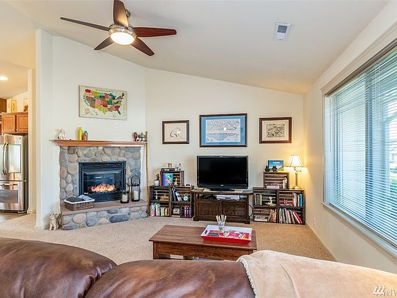 5th image of 212 Village Dr