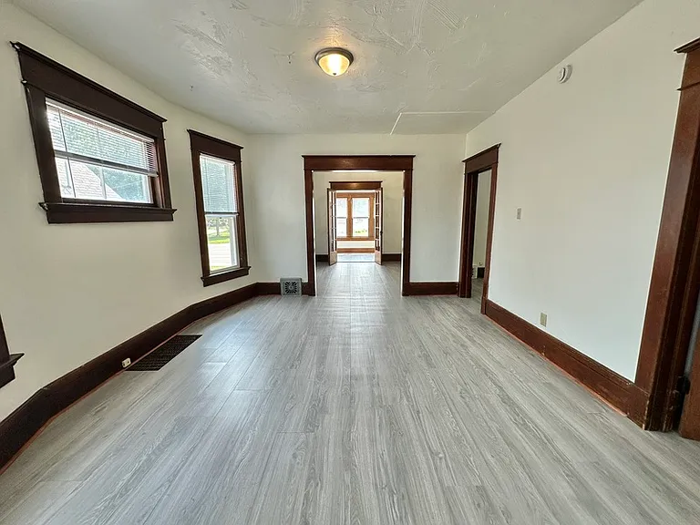 890 Shawano Ave — Photo 5