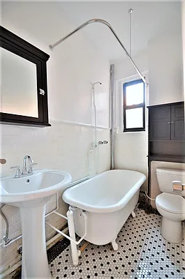 Rented by CITY SKYLINE REALTY INC | media 25