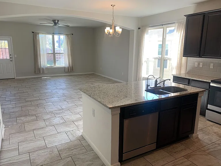 6814 Hibiscus Fls — Photo 4
