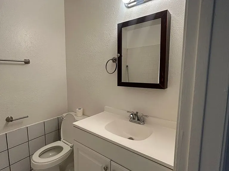 108 Grant Ave — Photo 2