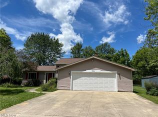 8764 Usher Rd, Olmsted Township, OH 44138