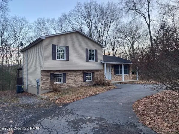 2754 Hedgerow Ln, Stroudsburg, PA 18360
