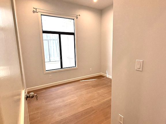 4th image of 131 Wetmore St #131