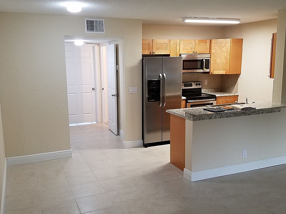 1st image of 1807 Meadows Cir W
