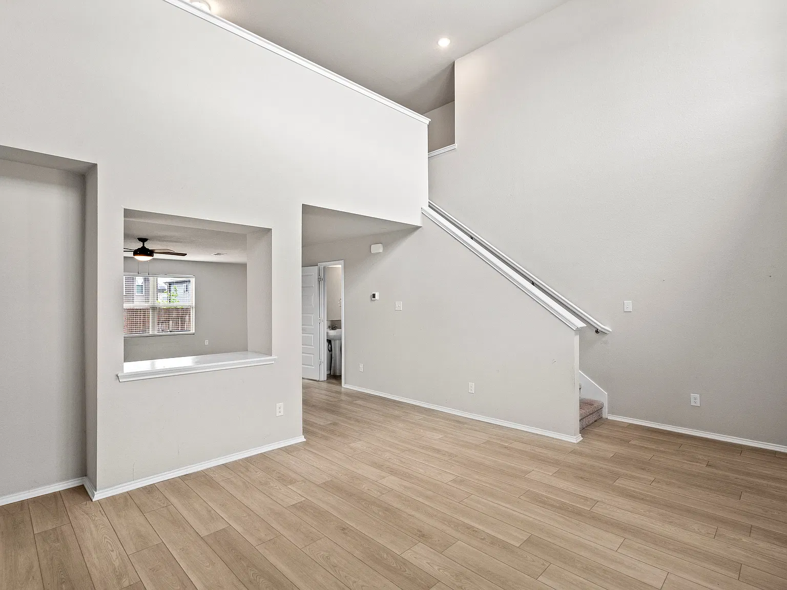 4 bed, 2.5 bath, 2389 sqft, $2,525 — Photo 4