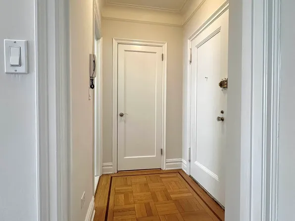 340 East 57th Street image 14 of 15