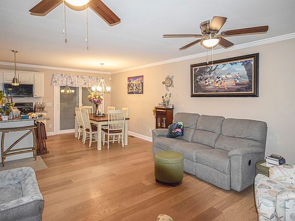 4th image of 720 Town Bank Rd N