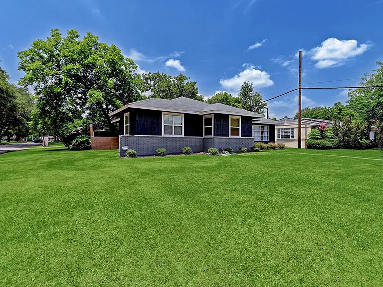 5146 Stuyvesant Ln — Photo 16