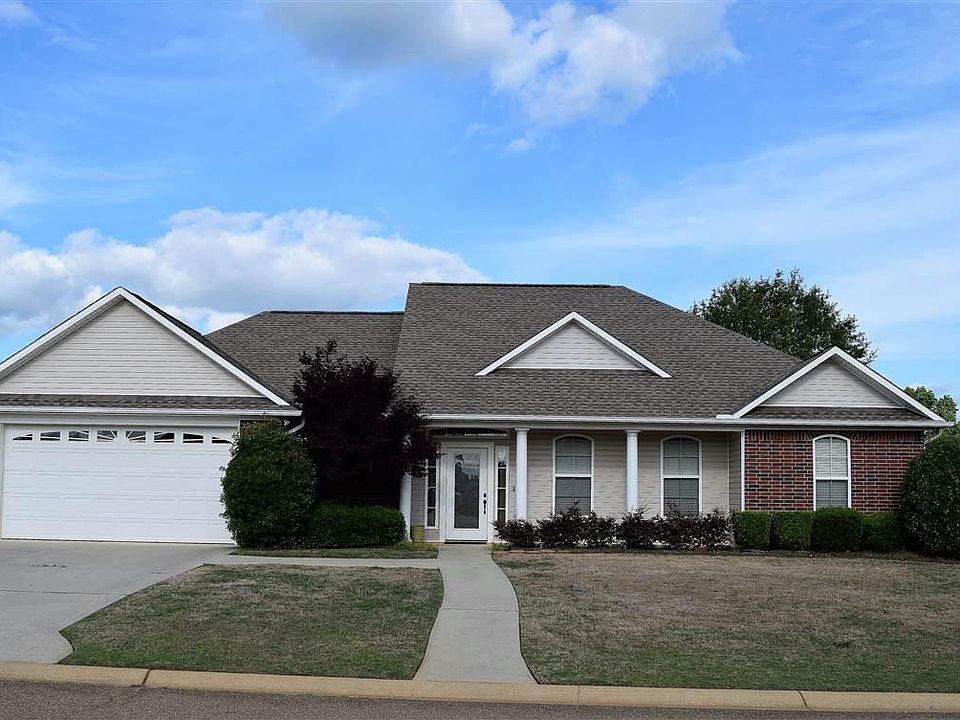 1st image of 8 Irongate Dr