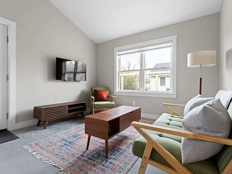 313 Dacian Ave #B — Photo 6