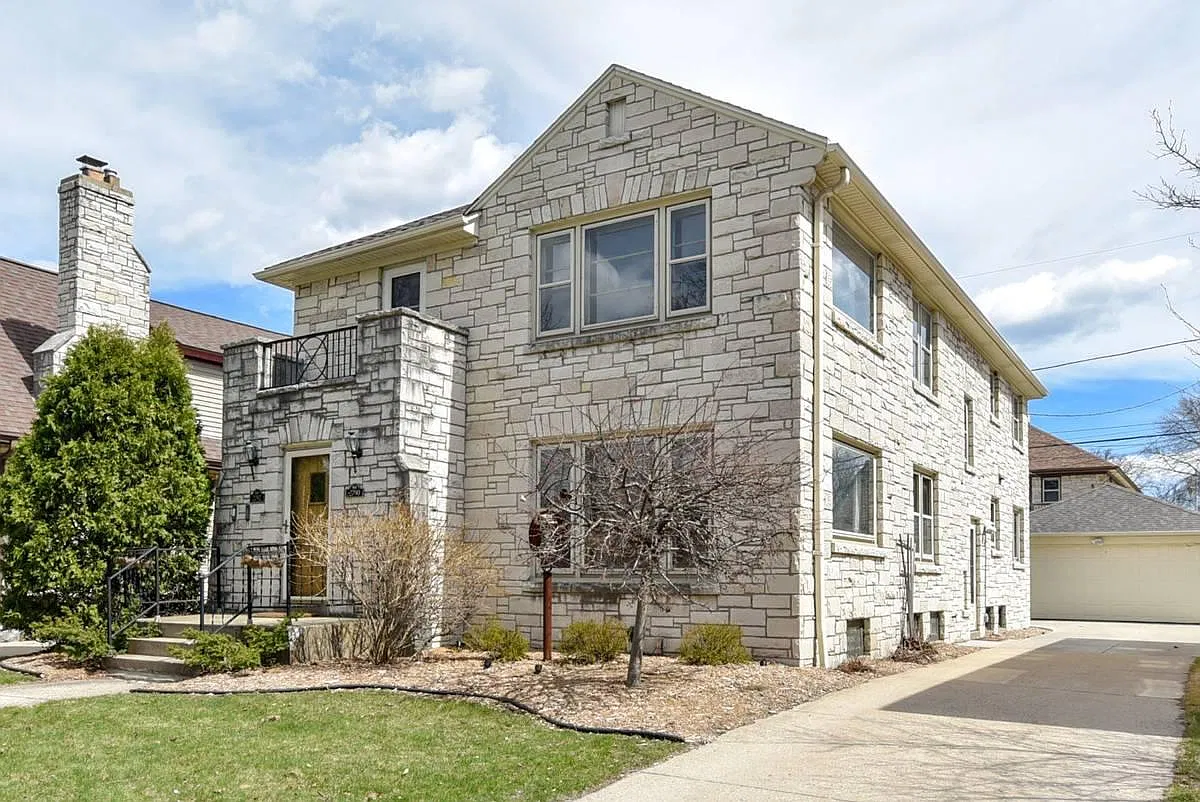 2 bed, $2,395 — Photo 2