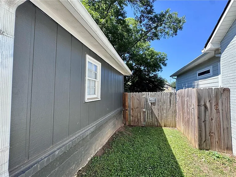 2450 Lynn Iris Dr — Photo 13