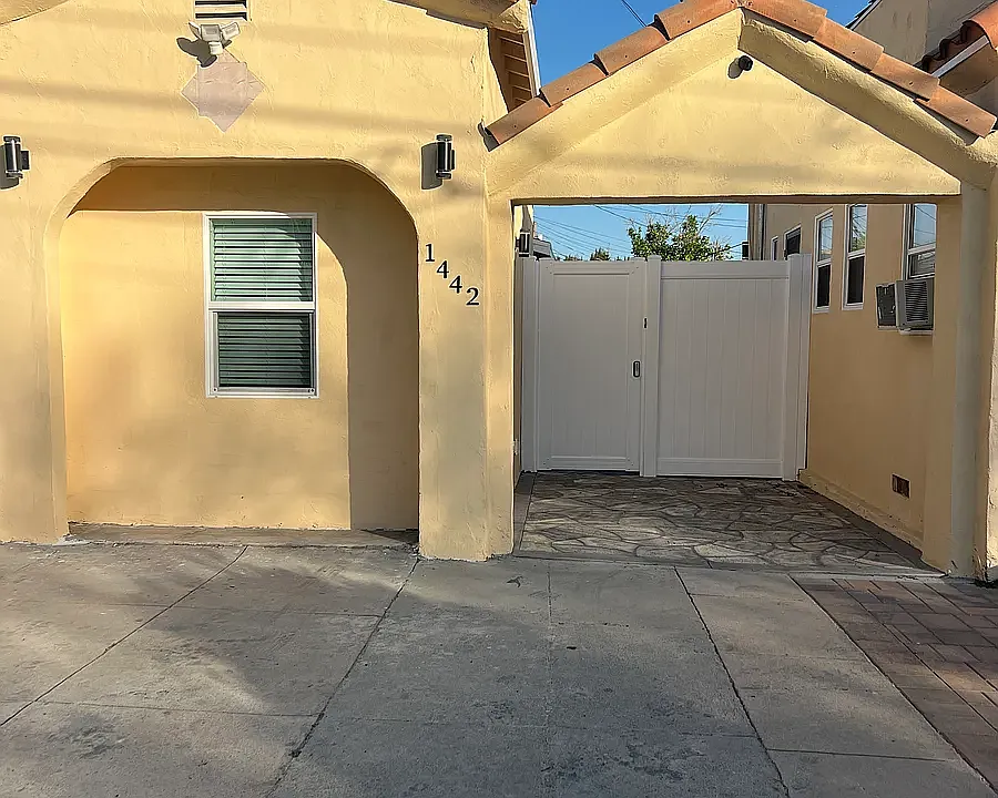1444 Alvira St