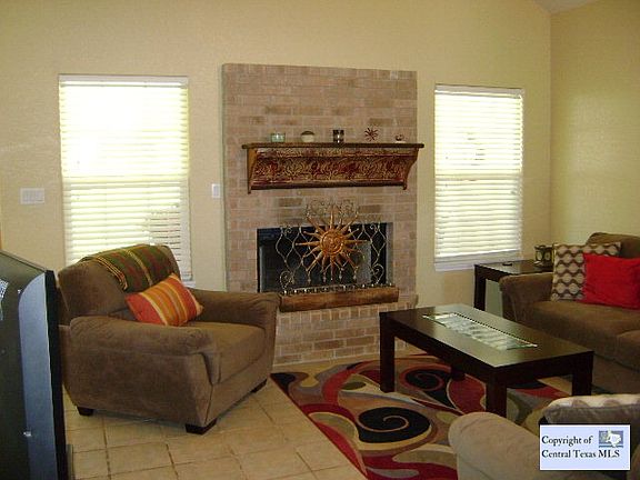 5th image of 137 NW Bonnies Way