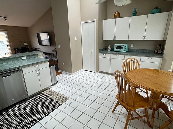 5th image of 738 Tollis Pkwy #C