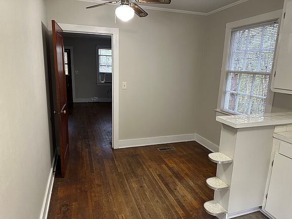 Eating area in kitchen