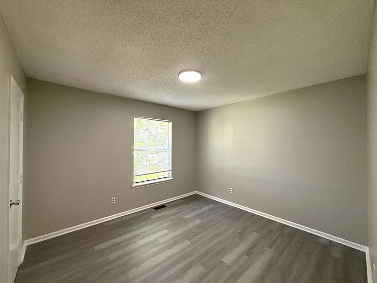 4042 Briarhill Dr — Photo 10