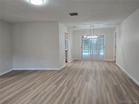 5th image of 371 N Kinglet Ave