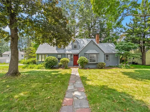 64 White Birch Rd, Cranston, RI 02920