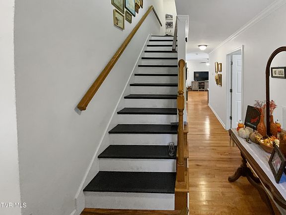 4th image of 1831 E Oakland Ave APT 7