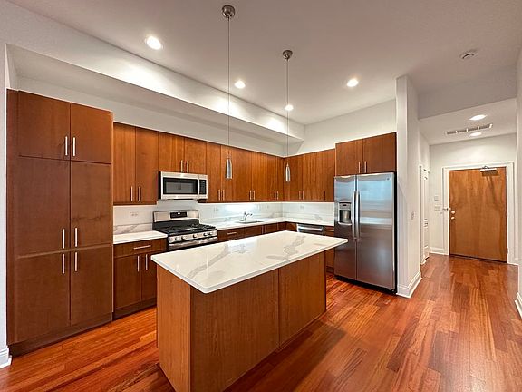 2nd image of 1354 W Augusta Blvd #304