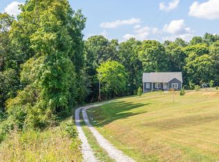 1358 Old County House Rd, Charlotte, TN 37036