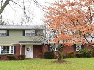 911 Yorkshire Rd, Bethlehem, PA 18017